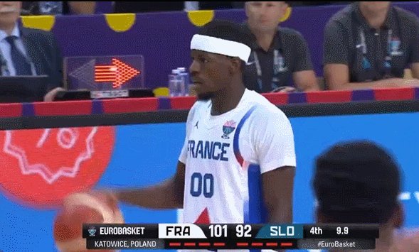 Kaiyun Sports-开云体育-握手拥抱后再“偷”两分 法国后卫迷惑行为引冲突