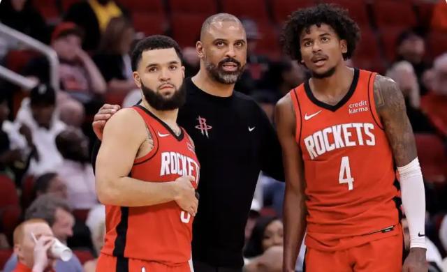 开云-爱游戏-后场双枪34中7！火箭进攻贫瘠 被黑七已成必然？