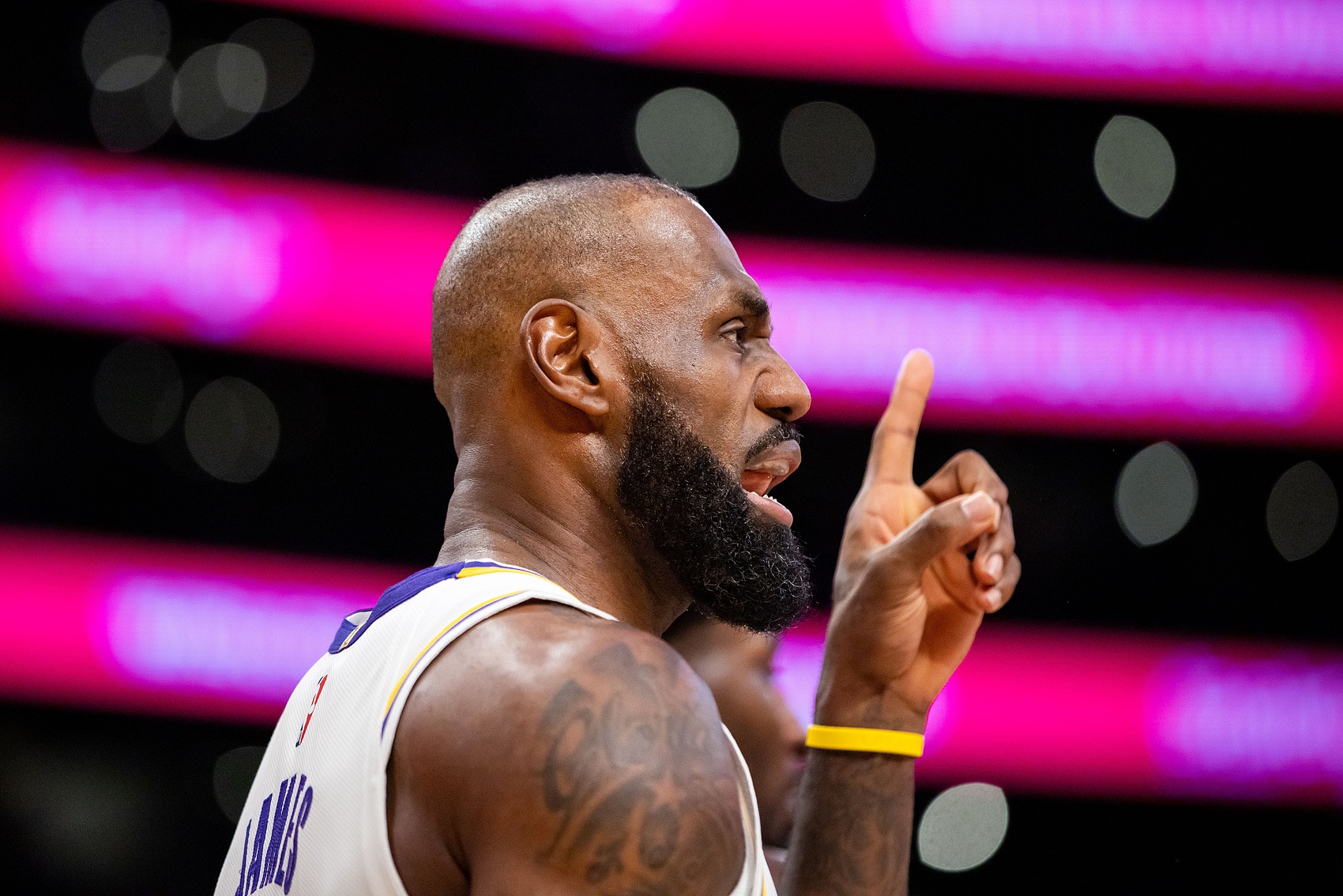 开云-爱游戏-夸梅：詹姆斯通过富保罗控制了联盟 让NBA修改规则&amp;允许他走步