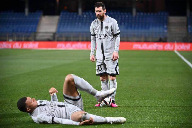 王勤伯：姆巴佩受伤是因为比赛太多吗？