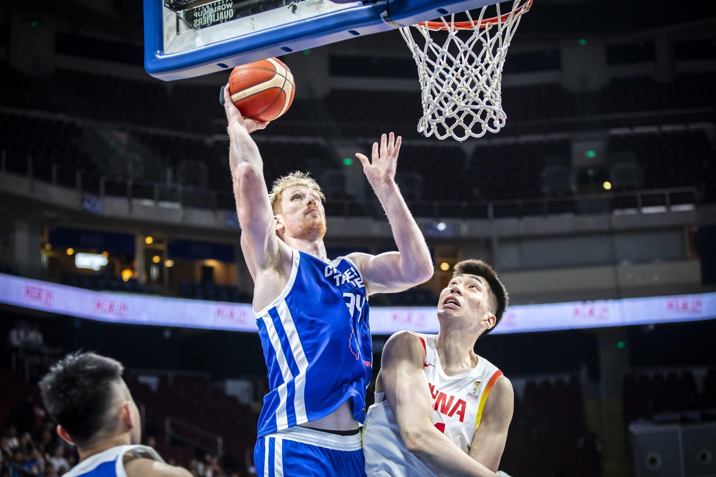 开云-爱游戏-体力不支，高柏铠全场出战36分钟&amp;amp;投篮14中8，得到19分11篮板