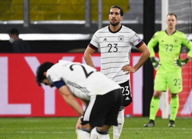 变阵三后卫=场面失控 欧洲杯将至勒夫如何应对？