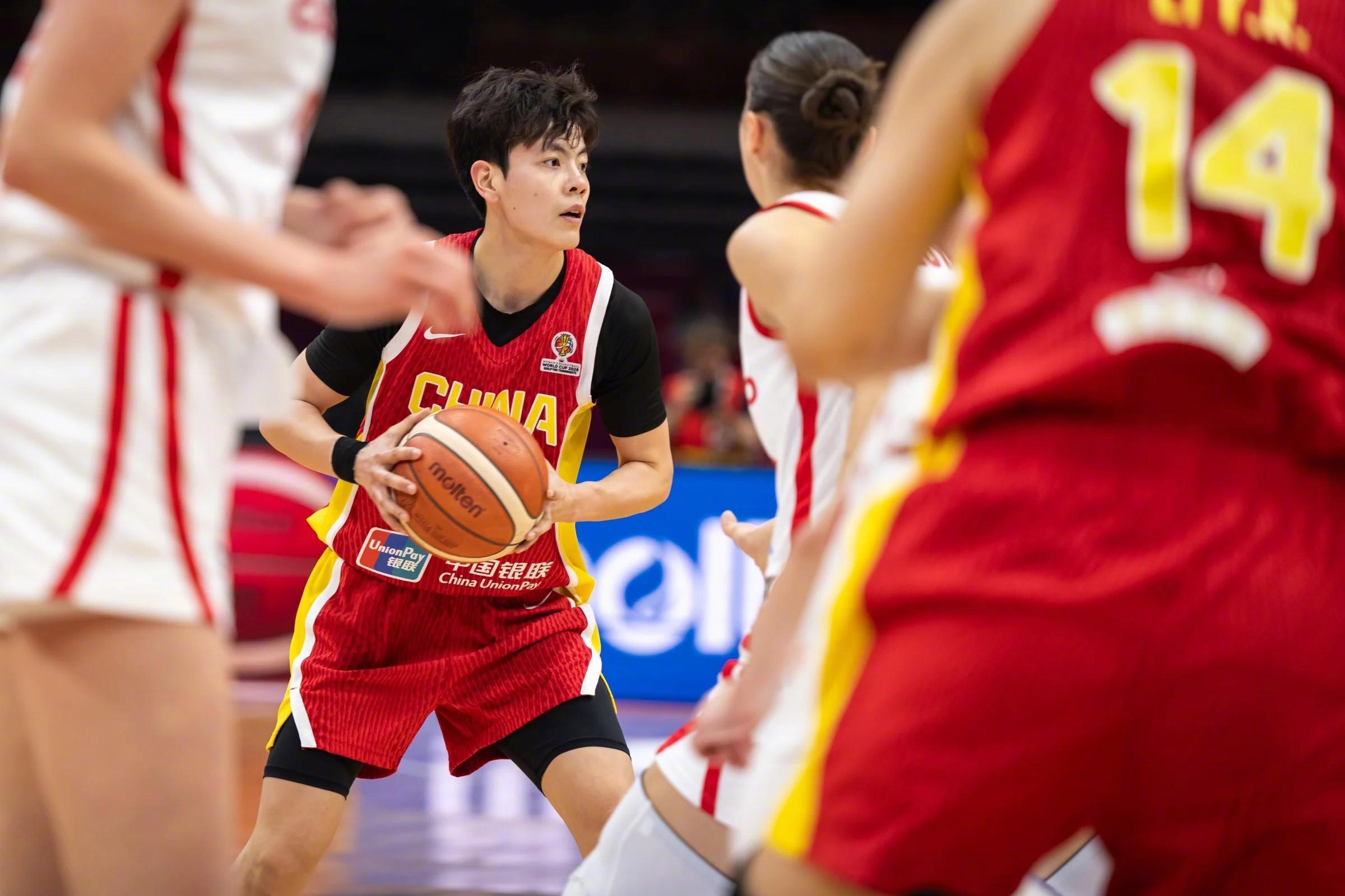 开云-爱游戏-苏群：中国女篮后面很难有李梦了；张子宇跟现代篮球节奏脱节