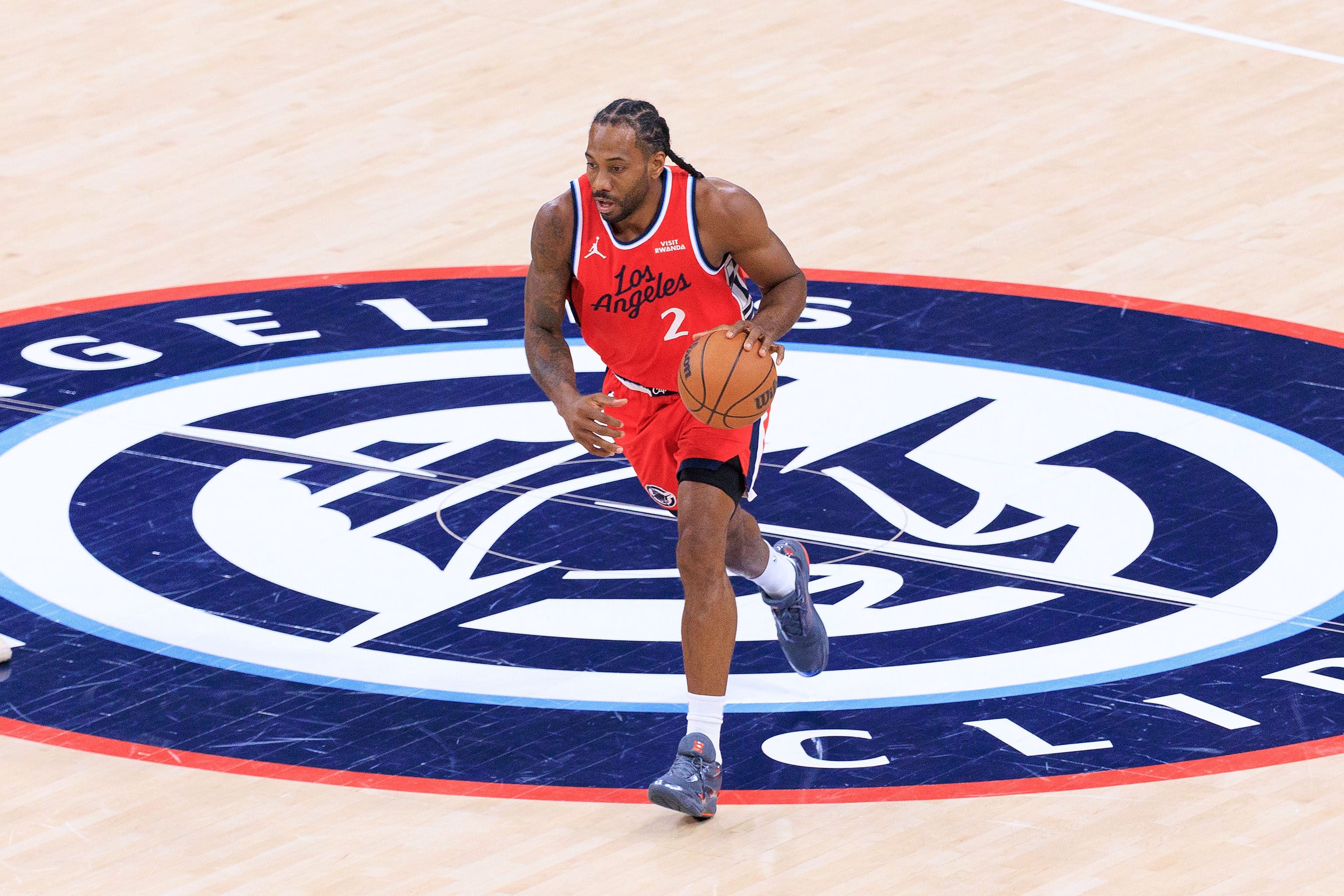 机器人稳！伦纳德个人生涯连续第55次砍20+ 继续刷新生涯纪录