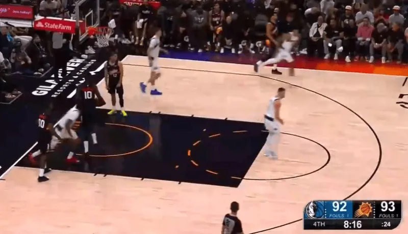 开云-爱游戏-克里斯蒂反击中再中三分，独行侠最多落后17分现已反超太阳